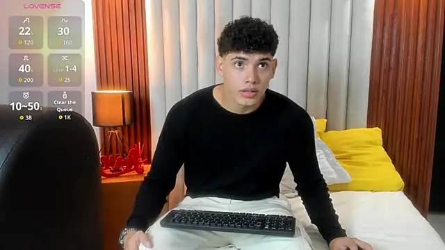 Snapshot of Justin_mack chatting on October 12, 12:15 pm Justin mack online show from October 12, 12:15 pm