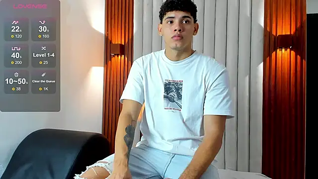 Snapshot of Justin_mack chatting on November 8, 12:05 pm Justin mack online show from November 8, 12:05 pm