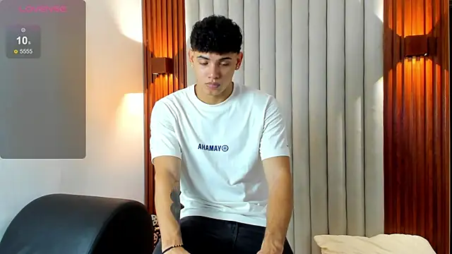 Snapshot of Justin_mack chatting on November 11, 11:54 am Justin mack online show from November 11, 11:54 am