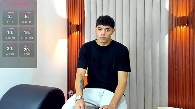 Snapshot of Justin_mack chatting on November 13, 12:59 pm Justin mack online show from November 13, 12:59 pm