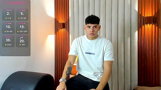 Snapshot of Justin_mack chatting on November 17, 11:38 am Justin mack online show from November 17, 11:38 am