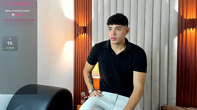 Snapshot of Justin_mack chatting on November 18, 11:36 am Justin mack online show from November 18, 11:36 am