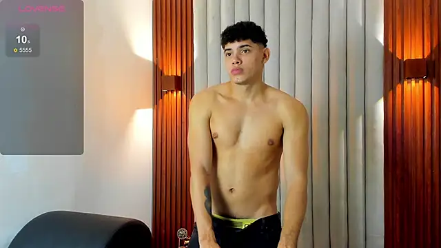 Snapshot of Justin_mack chatting on November 22, 11:53 am Justin mack online show from November 22, 11:53 am