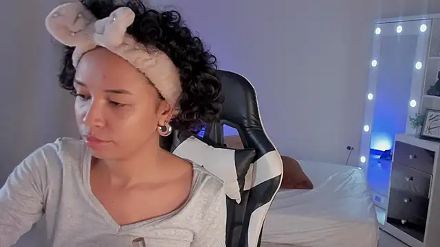 leahaltomm online show from February 12, 10:35 am