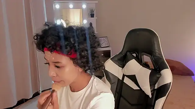 leahaltomm online show from March 6, 6:37 pm