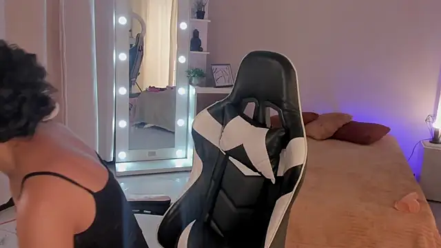 leahaltomm online show from March 12, 6:11 pm