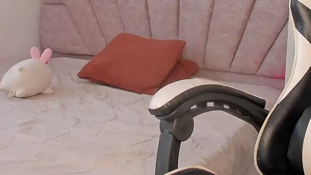 leahaltomm online show from October 15, 7:47 pm