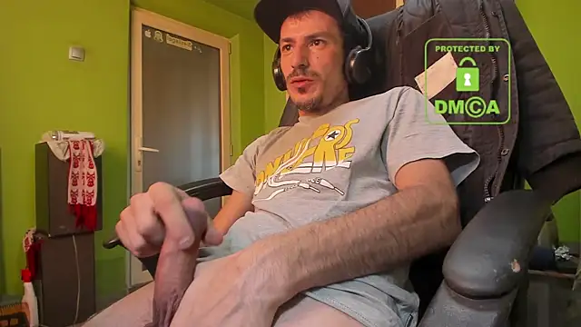 Snapshot of BigCumShoot chatting on January 9, 8:45 am BigCumShoot online show from January 9, 8:45 am