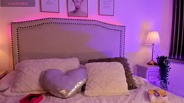 Daphne chers online show from April 15, 10:11 am