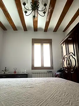 laarti online show from October 16, 1:45 pm