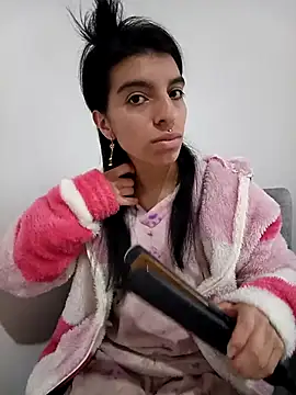 Snapshot of Ariell_Kieran chatting on March 22, 10:26 pm Ariell Kieran online show from March 22, 10:26 pm