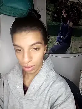 Snapshot of Ariell_Kieran chatting on October 17, 4:04 am Ariell Kieran online show from October 17, 4:04 am