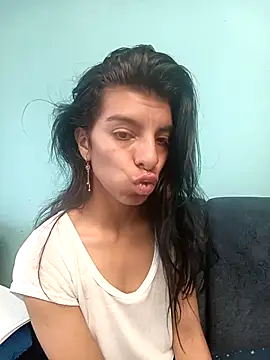 Snapshot of Ariell_Kieran chatting on October 21, 5:57 pm Ariell Kieran online show from October 21, 5:57 pm