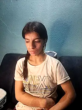 Snapshot of Ariell_Kieran chatting on November 20, 2:45 am Ariell Kieran online show from November 20, 2:45 am