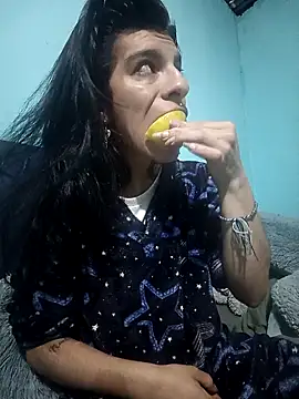 Snapshot of Ariell_Kieran chatting on December 3, 2:52 am Ariell Kieran online show from December 3, 2:52 am