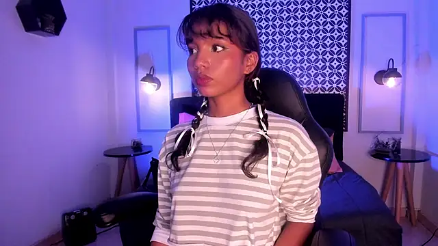 Snapshot of Gigi_Strawberry chatting on March 14, 4:32 am Gigi Strawberry online show from March 14, 4:32 am