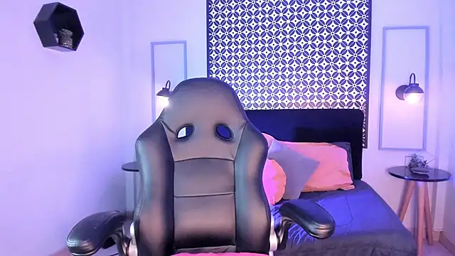 Snapshot of Gigi_Strawberry chatting on March 19, 4:36 am Gigi Strawberry online show from March 19, 4:36 am