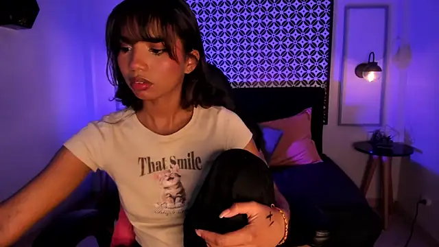 Snapshot of Gigi_Strawberry chatting on March 23, 5:00 am Gigi Strawberry online show from March 23, 5:00 am