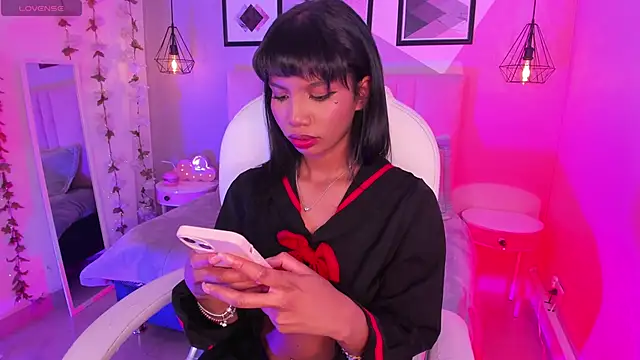 Snapshot of Gigi_Strawberry chatting on September 18, 4:36 am Gigi Strawberry online show from September 18, 4:36 am