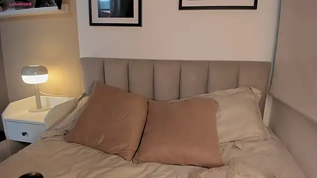 Snapshot of Gigi_Strawberry chatting on September 19, 4:58 am Gigi Strawberry online show from September 19, 4:58 am