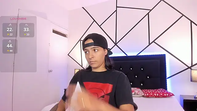 Liiam smith  online show from March 19, 12:12 pm