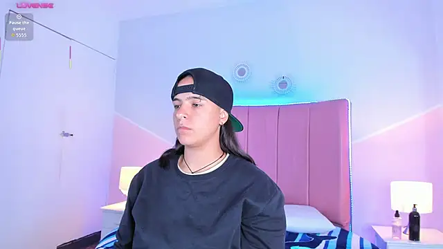 Liiam smith  online show from October 1, 12:55 pm