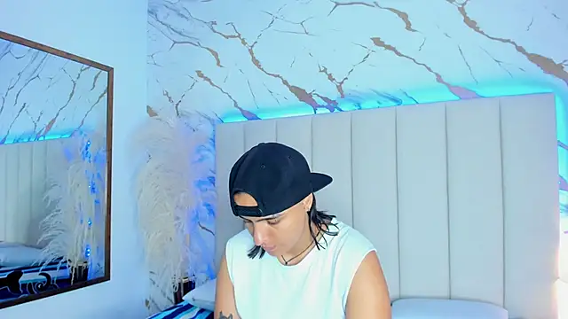 Liiam smith  online show from November 1, 1:24 pm