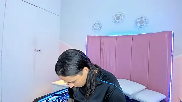 Liiam smith  online show from December 1, 1:27 pm