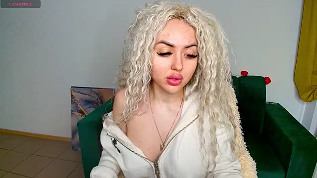 Snapshot of MissisCaty chatting on February 11, 7:48 pm MissisCaty online show from February 11, 7:48 pm