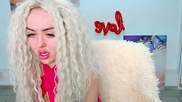 Snapshot of MissisCaty chatting on February 20, 4:07 am MissisCaty online show from February 20, 4:07 am