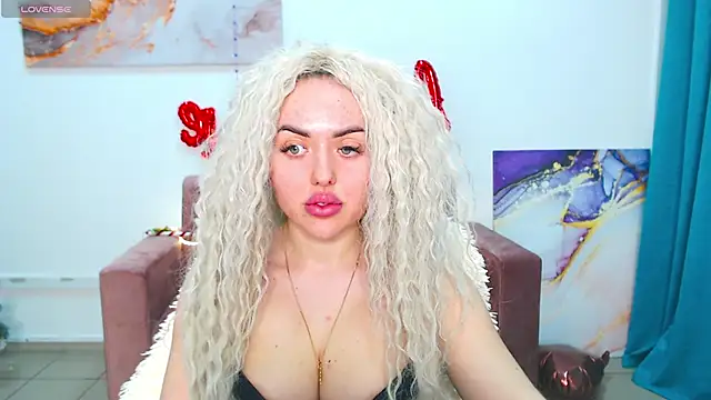 Snapshot of MissisCaty chatting on February 24, 10:58 pm MissisCaty online show from February 24, 10:58 pm