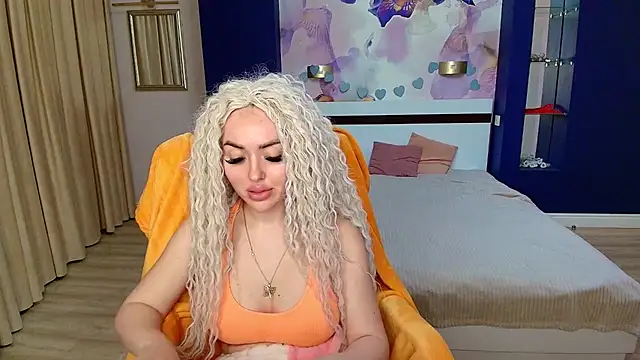 Snapshot of MissisCaty chatting on November 4, 7:35 pm MissisCaty online show from November 4, 7:35 pm