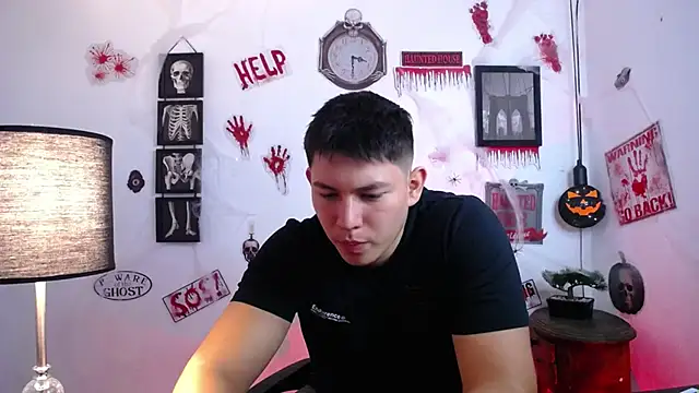 JamesCr  online show from October 29, 11:23 am