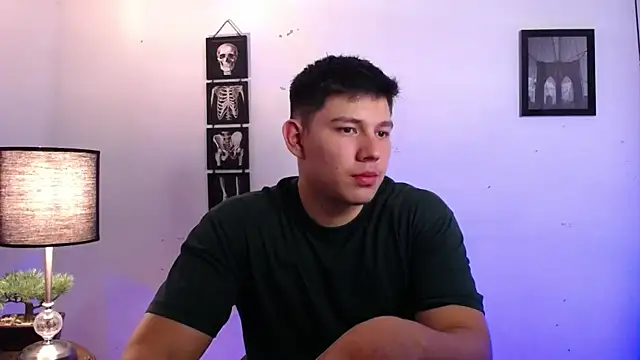 JamesCr  online show from November 4, 1:48 am