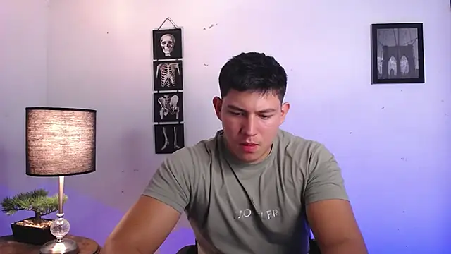 JamesCr  online show from November 5, 12:43 am