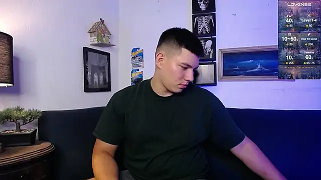 JamesCr  online show from December 16, 12:37 am