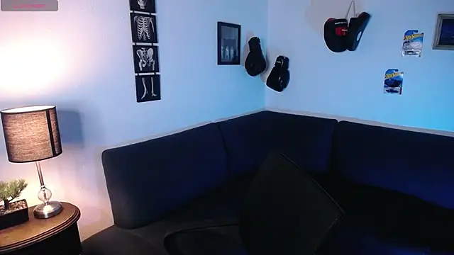 JamesCr  online show from March 8, 2:04 am