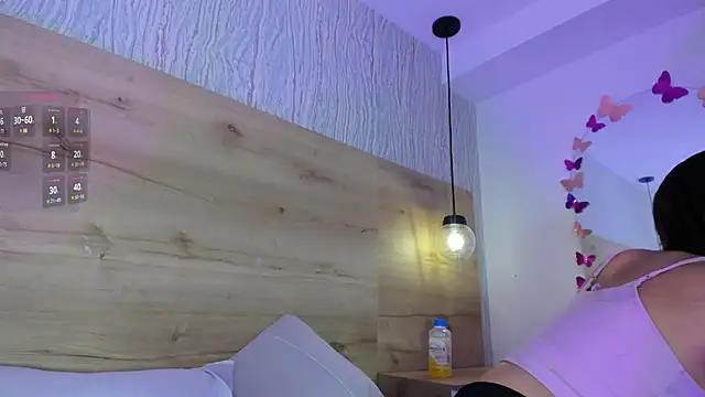 Snapshot of bella_lovers_ chatting on February 27, 12:13 pm bella lovers online show from February 27, 12:13 pm