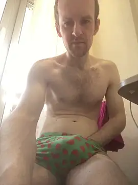 LynnAhNight online show from April 4, 4:55 am