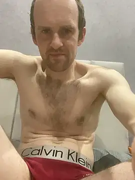 LynnAhNight online show from April 14, 5:52 pm