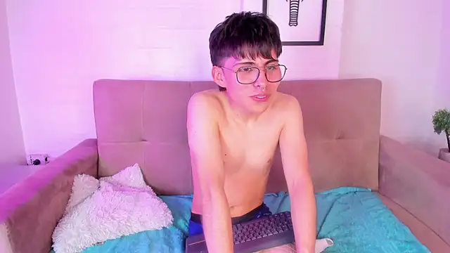 PepperTwink online show from March 3, 3:53 pm