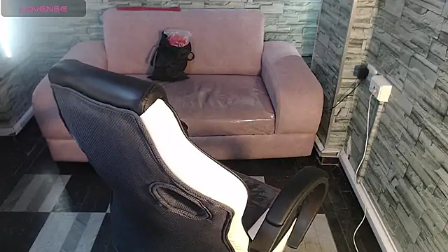 Snapshot of renata_russo_b chatting on February 6, 8:02 pm renata russo b online show from February 6, 8:02 pm