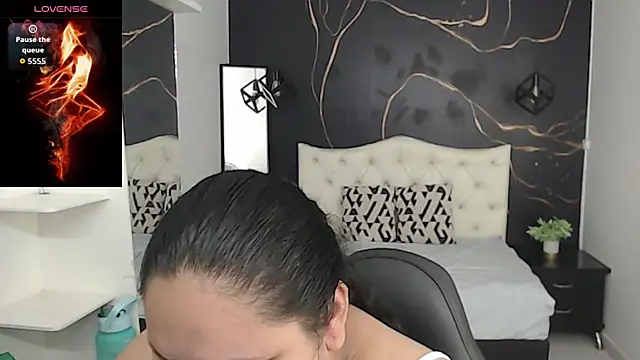 Aaliyah11 online show from October 19, 12:44 am