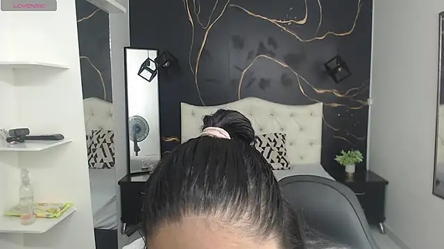 Snapshot of Aaliyah11 chatting on November 14, 1:15 am Aaliyah11 online show from November 14, 1:15 am