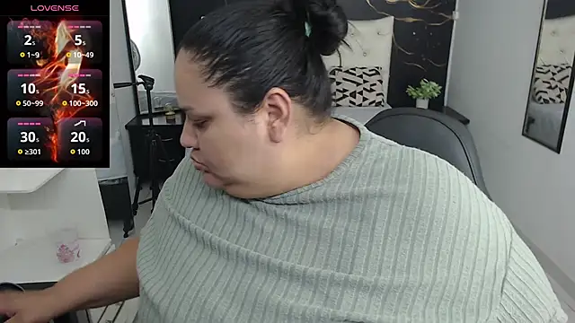 Snapshot of Aaliyah11 chatting on November 25, 12:21 am Aaliyah11 online show from November 25, 12:21 am