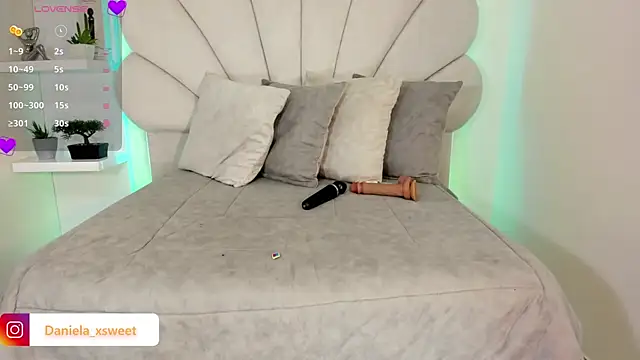 Danielaangelina online show from March 27, 5:57 am