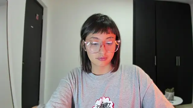 ggor4w33 online show from October 11, 8:13 am