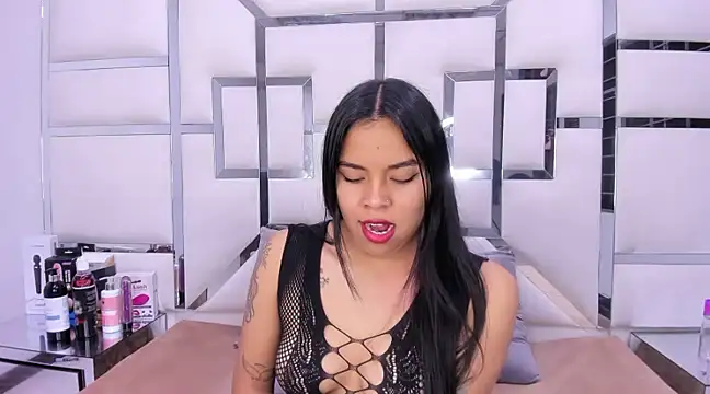 Snapshot of ZoeWan69 chatting on February 4, 7:00 pm ZoeWan69 online show from February 4, 7:00 pm