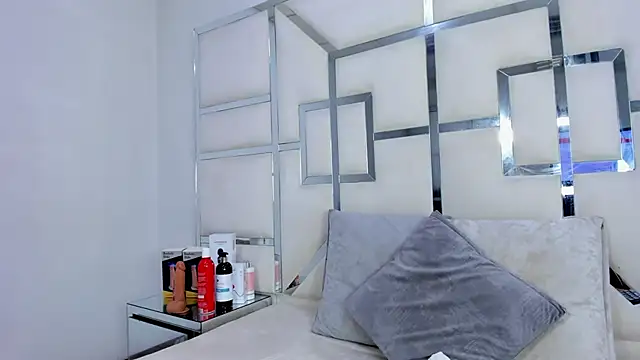 Snapshot of ZoeWan69 chatting on October 20, 2:56 am ZoeWan69 online show from October 20, 2:56 am