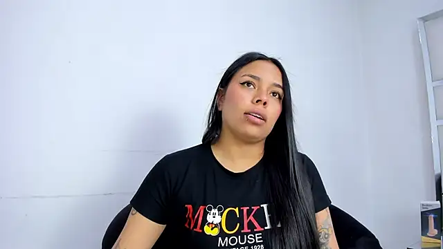 Snapshot of ZoeWan69 chatting on November 12, 12:16 pm ZoeWan69 online show from November 12, 12:16 pm